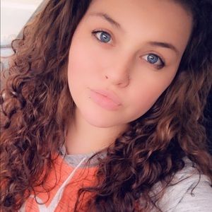 Meet your Posher, Cassandra